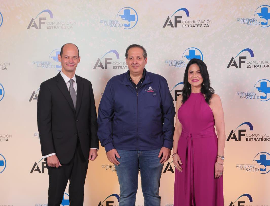 Autoridades y líderes del sector dan apertura al cóctel inaugural del 7mo. Congreso Internacional de Turismo de Salud