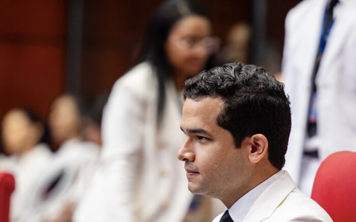 Omar Fernández cuestiona nueva deuda por US$2,750 millones, mientras hay US$3,700 millones de préstamos anteriores sin ejecutar
