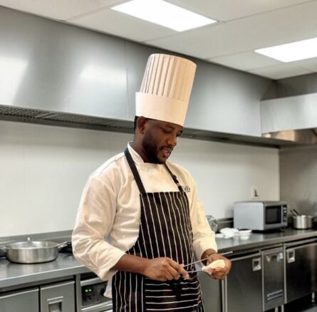 Chef dominicano Elmo Bida es reconocido en la Clase 2026 de “40 Under 40” de Club + Resort Chef