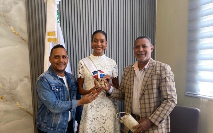 Miss Monte Plata, Gabriela Fabián, recibe respaldo de artesanos y autoridades locales rumbo al Miss República Dominicana 2026
