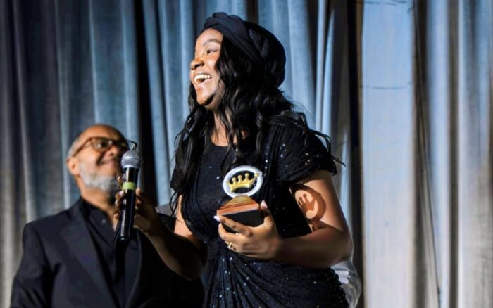 Raisa Díaz conquista el Premio Galardón a Canción del Año con “Hay Una Palabra”