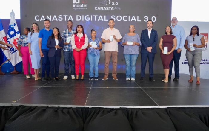 Indotel impacta a más de 500 residentes de Santo Domingo Oeste con Canasta Digital Social 3.0