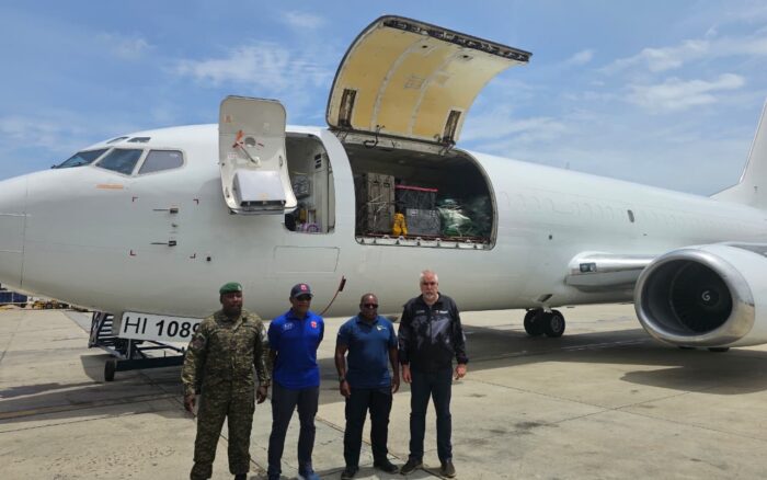 Sky High Dominicana apoya operación humanitaria de la Barbados Defence Force hacia Venezuela.