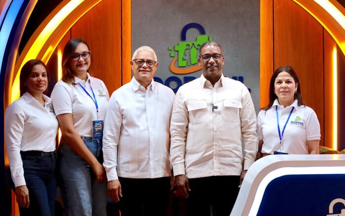 IDOPPRIL orienta a asistentes en Expo Vega 2026 para prevenir riesgos laborales