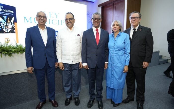 Jurista Jesús Colón Arache presenta obra anotada sobre la Ley Municipal 176-07