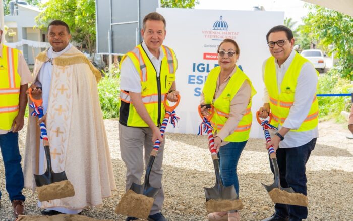 Ministro Ito Bisonó inicia construcción de obras comunitarias y religiosas en Santiago