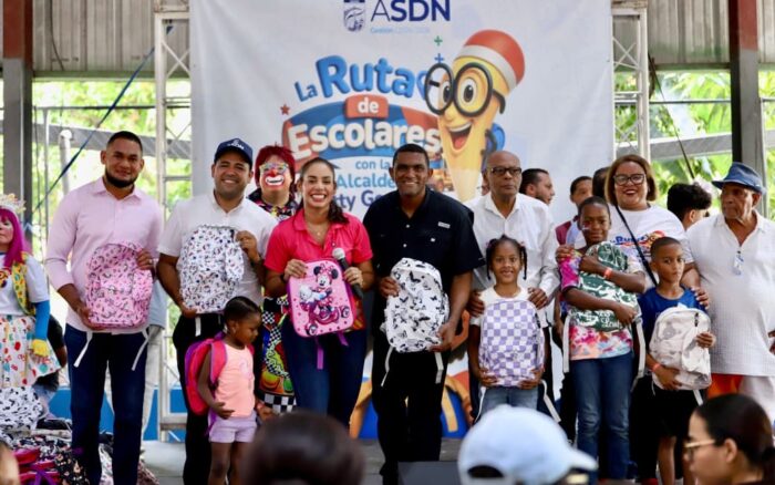 Alcaldesa Betty Gerónimo encabeza inicio de“La Ruta Escolar” con entrega de útiles escolares en Los Casabes y Los Guaricanos