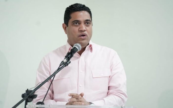 Kelvin Cruz supervisa recuperación del césped del Estadio Félix Sánchez tras concierto de Ramón Orlando