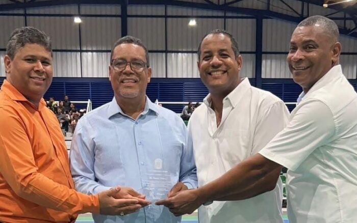 Ramón Chávez R. recibe reconocimiento en Ciudad Juan Bosch